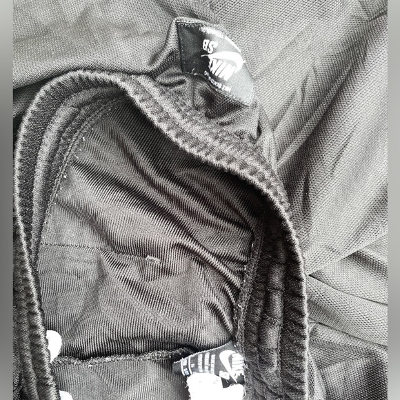 NIKE SB SHORTS XL - Picture 3 of 4